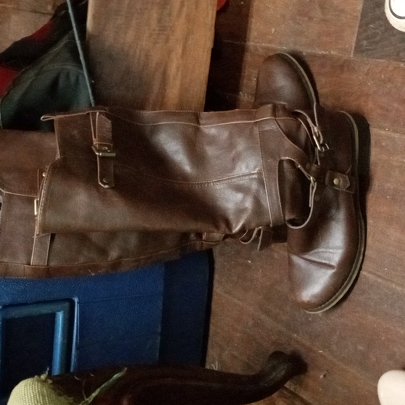 Boots - Picture 2 of 3